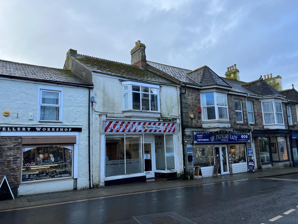 Lot: 7 - MIXED COMMERICAL AND RESIDENTIAL INVESTMENT -